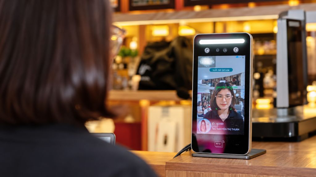 Face Recognition: Nhận diện khách hàng, hỗ trợ phục vụ cá nhân hóa 